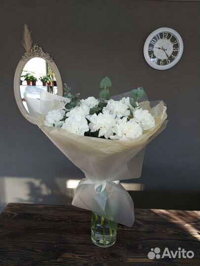 Белые гвоздики с тишью