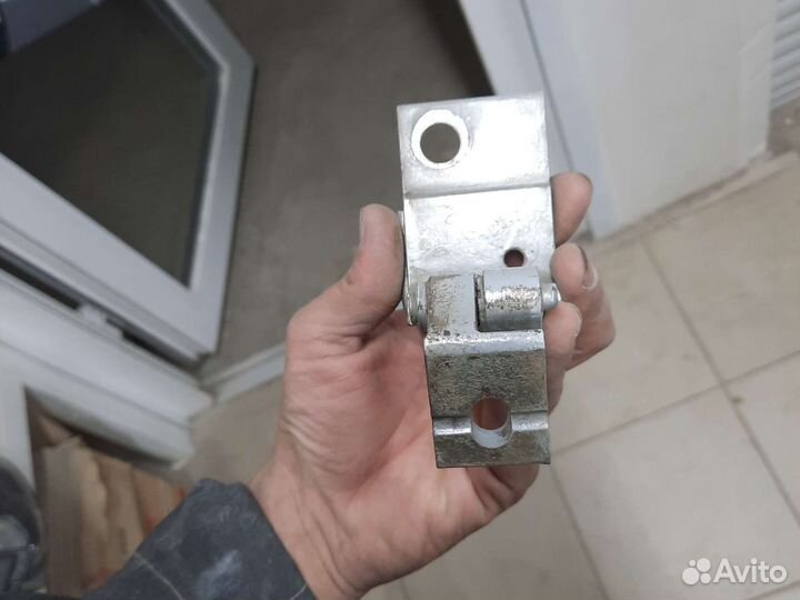 Петля двери верх. пер. П. Audi A4 B5/1998