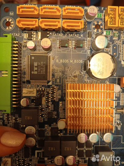 Материнская плата с процессором и памятью