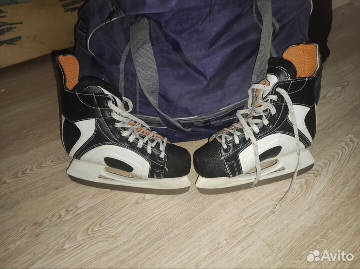 Коньки хоккейные Larsen