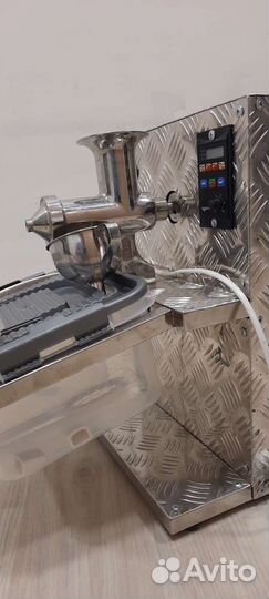 Соковыжималка шнековая