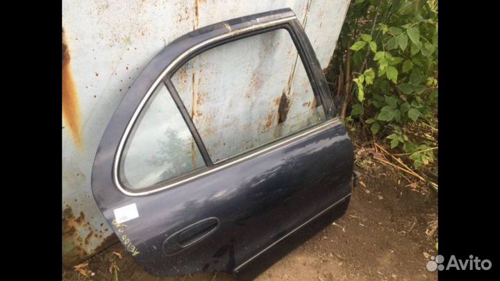 Дверь задняя правая на toyota sprinter AE100