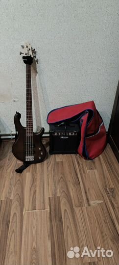 Бас гитара и комбо усилитель