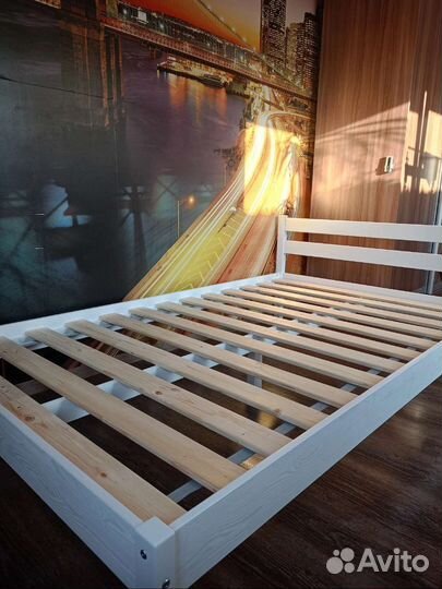 Кровать с изголовьем