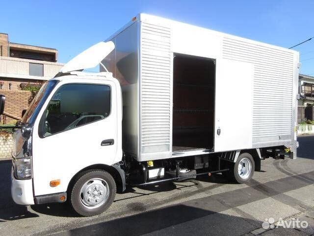 Промтоварный фургон 23 м³ Toyota Dyna, 2010