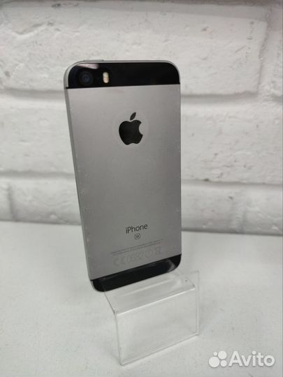 Мобильный телефон Apple iPhone SE (2016) 2/32 GB