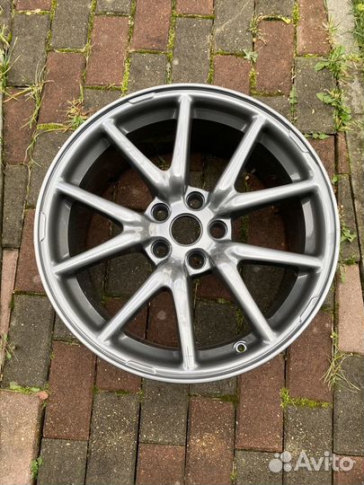 Диск на Tesla model 3 r18