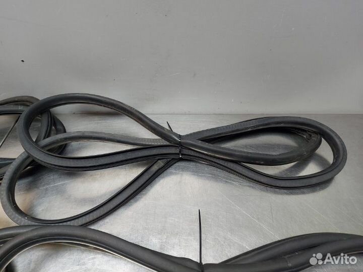 Уплотнитель проема двери комплект Jeep Grand