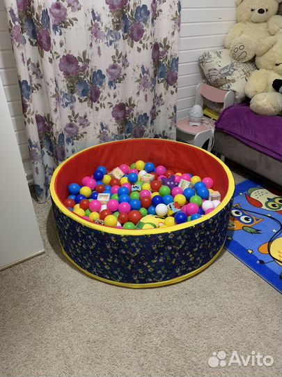 Сухой бассейн с шариками