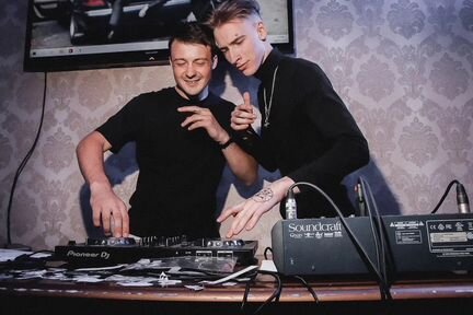 Диджей (со своим звуком)