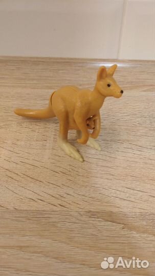 Игрушки из Киндер-макси