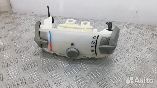 Блок управления печки и климат-контроля toyota ayg