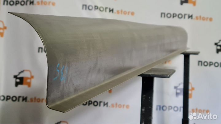 Кузовной порог левый Toyota HiAce