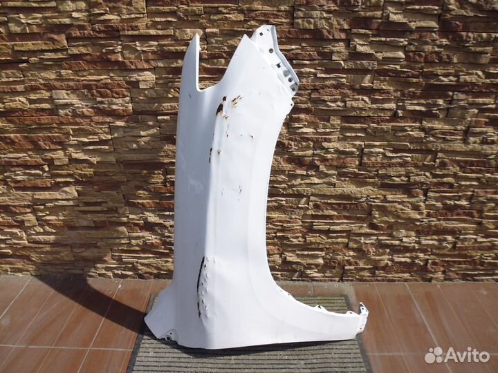 Переднее правое крыло toyota land cruiser 200