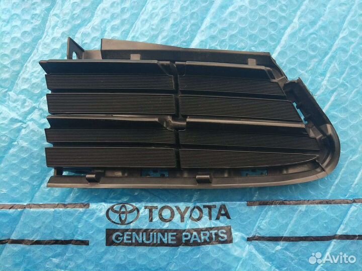 Решетка переднего бампера Рав 4 4 левая 2015-2019