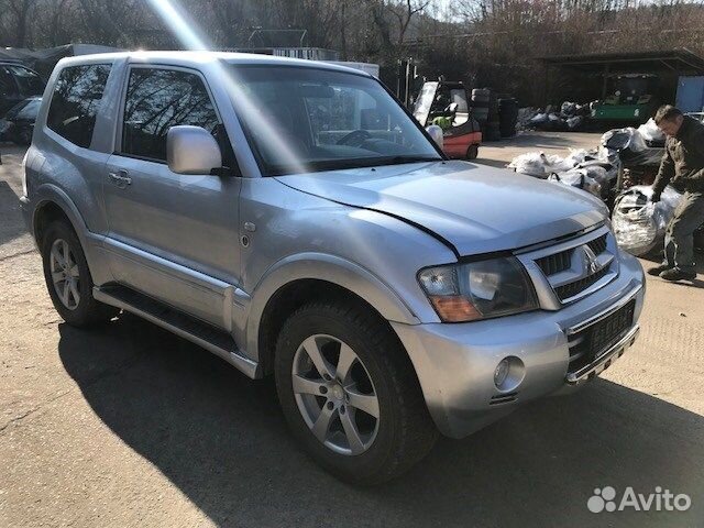 Разбор на запчасти Mitsubishi Pajero / Montero