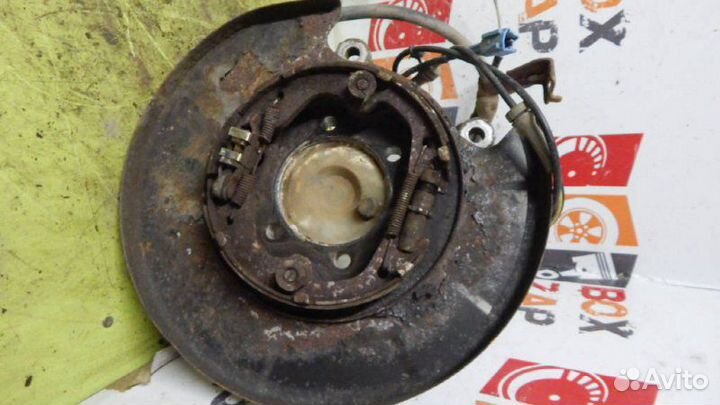 Кулак в сборе задний левый Nissan Teana J31 3.5