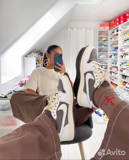 Nike air jordan 1 travis scott mocha