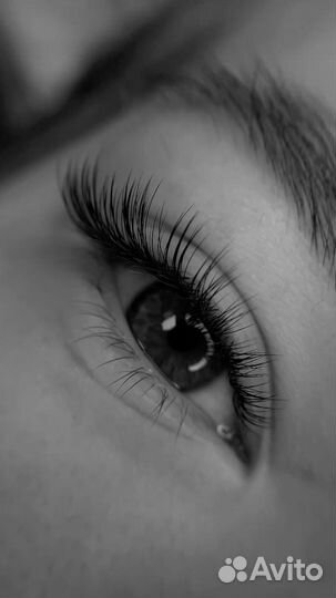 Модель на наращивание ресниц