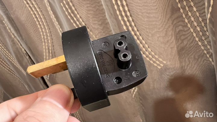 Вилка штепсельная для английской розетки, оригинал