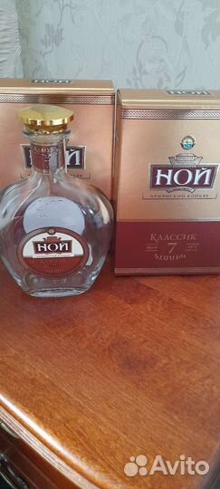 Коробка и бутылка: элитный виски, коньяка Ной