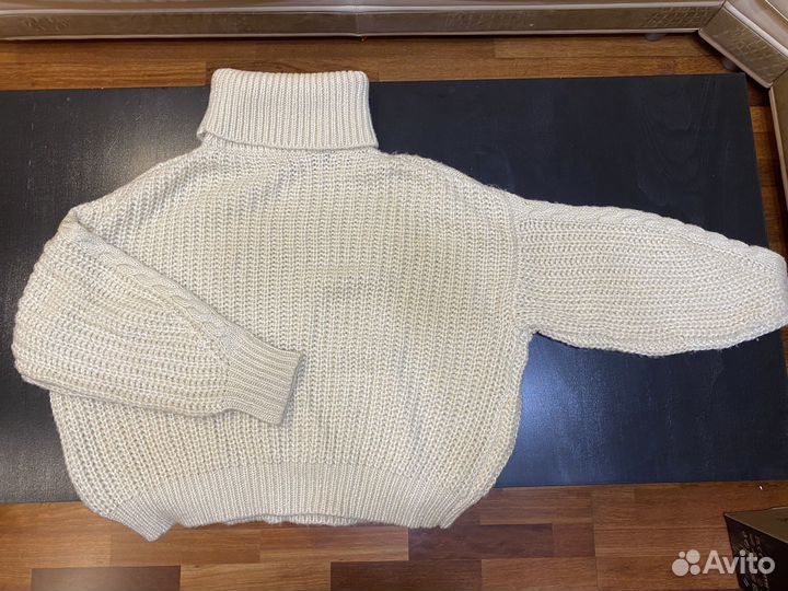 Вязаный белый свитер Снежная Королева