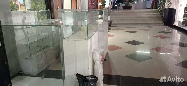 Торговые витрины стеклянные бу
