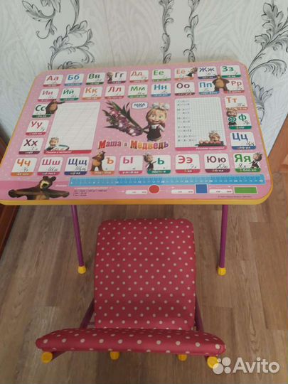 Детский письменный стол и стул