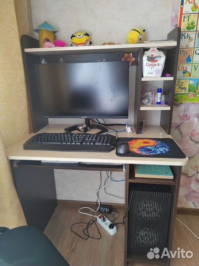 Компьютерный стол