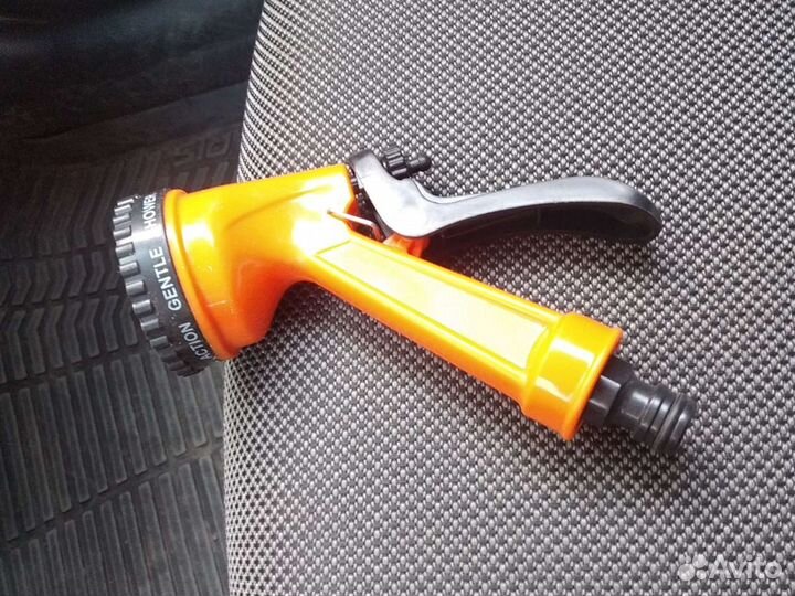 Дождеватель и пистолет поливочный