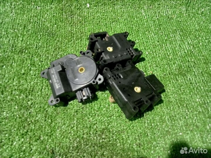 Моторчики заслонки печки Мазда 3 бк