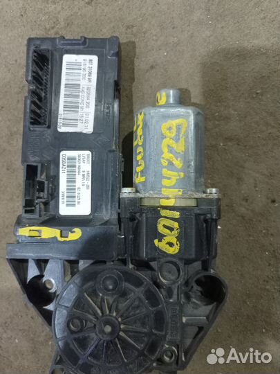 Моторчик стеклоподъмника Renault Fluence