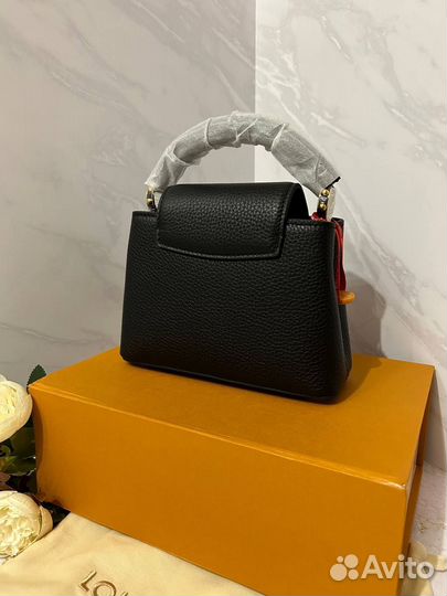 Сумка Louis Vuitton Capucines Mini