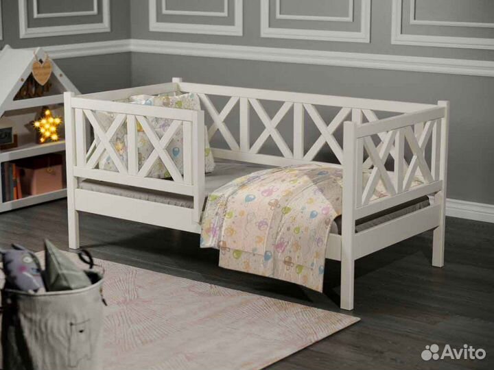 Кроватка с бортиком софа из натурального дерева де