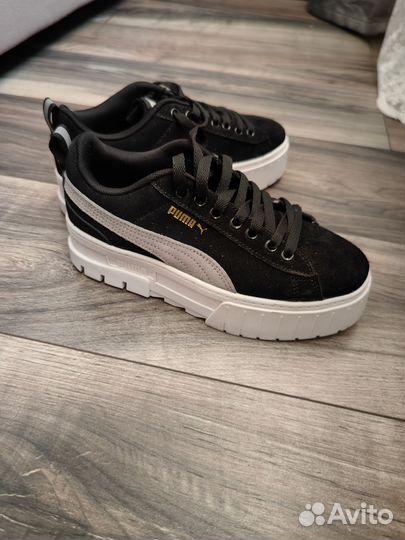 Кроссовки женские