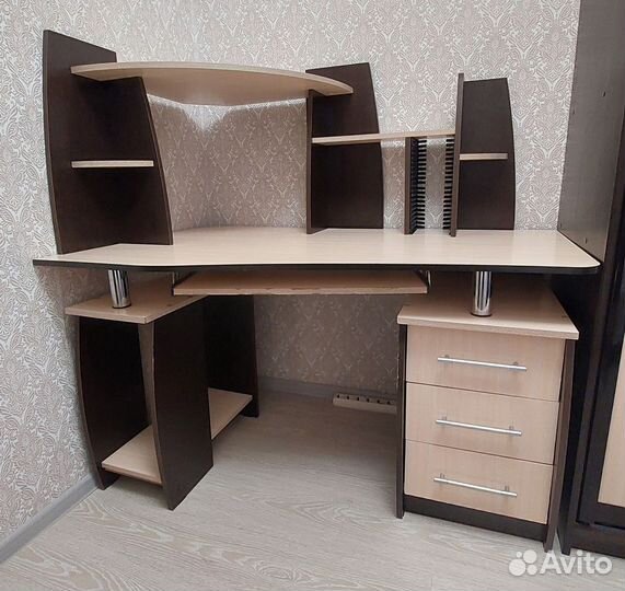 Компьютерный стол