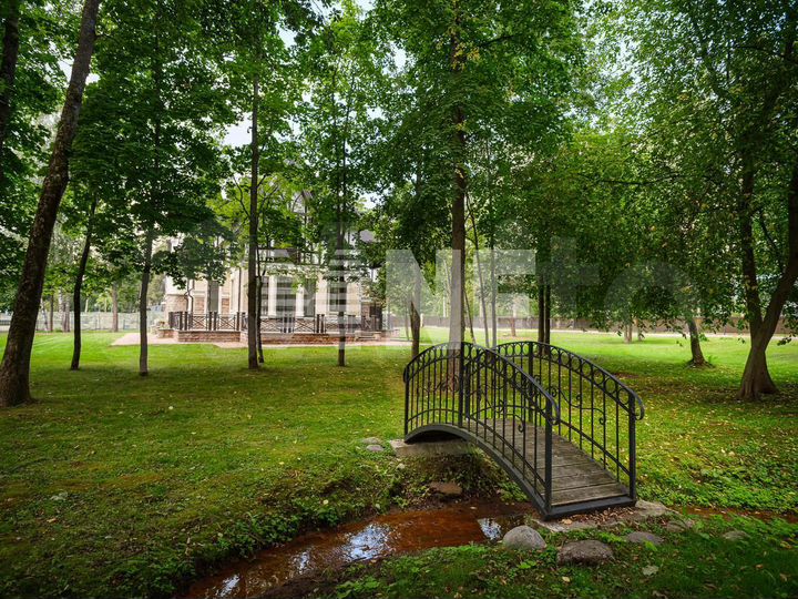 Дом 399 м² на участке 48 сот.