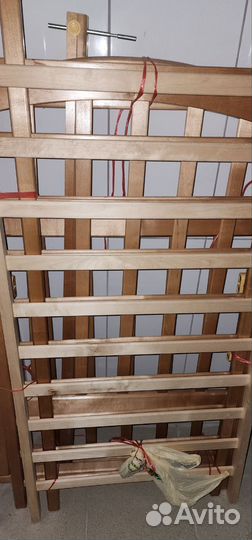 Детская кроватка с маятником