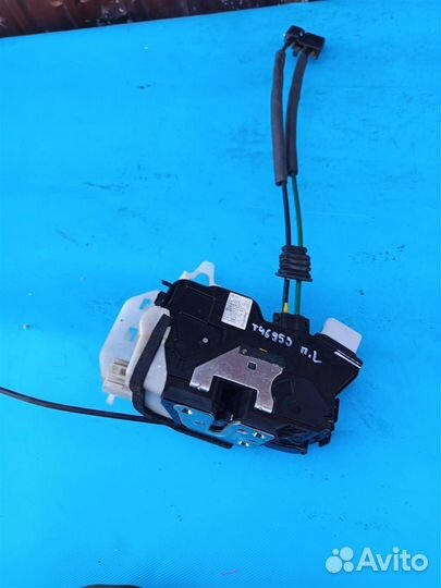 Замок двери передней левой Kia Sorento XM (2009-2