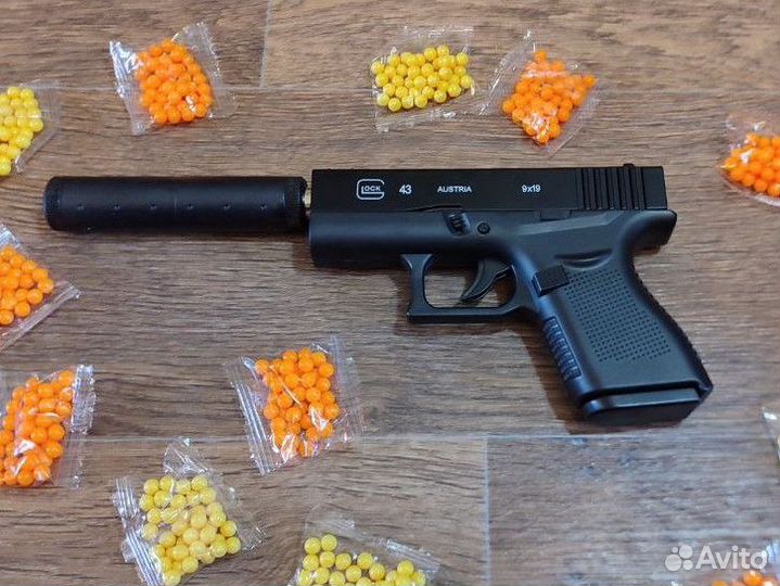 Игрушечный пистолет глок