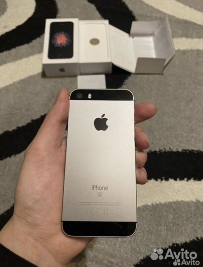 iPhone SE, 32 ГБ