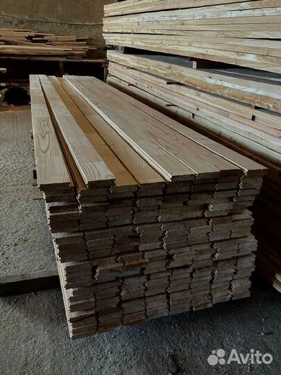 Частные постройки с досками из лиственницы