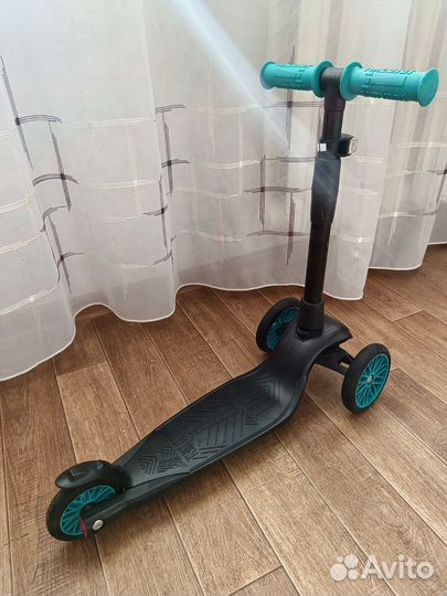 Самокат трехколесный