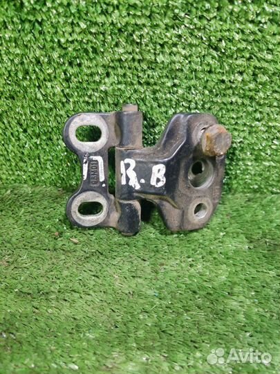 Петля двери передняя правая Mercedes Benz W210