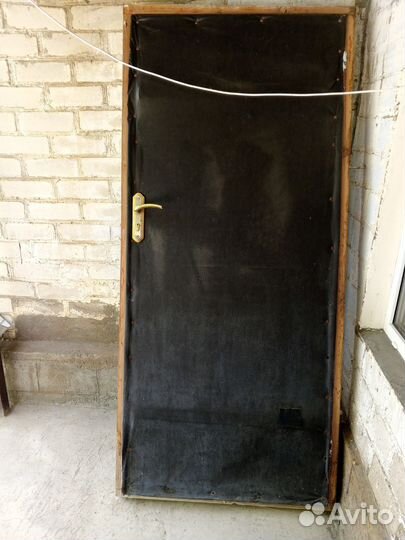 Дверь входная деревянная