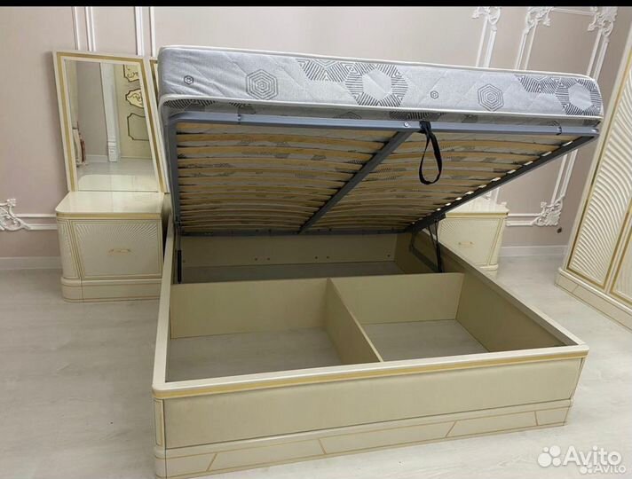 Спальный гарнитур