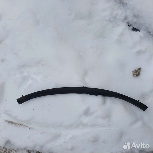 Уплотнитель капота jeep wk2 grand cherokee