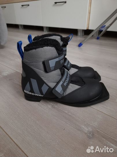 Лыжные ботинки размер 35