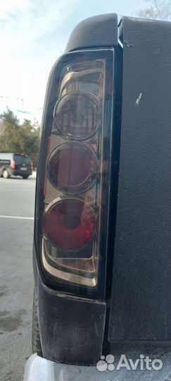 Задний стоп сигнал на Nissan Navara D40
