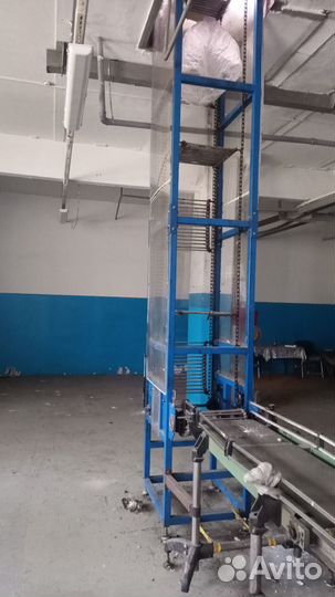 Вертикальный конвеер для коробов